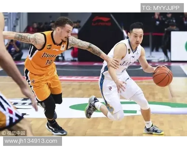 孙铭徽：从青涩新星到篮球赛场的璀璨明星之路